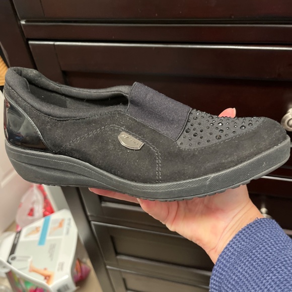 Black Anne Klein Sport Wedge with jeweled shoe top size 8 - Picture 6 of 6